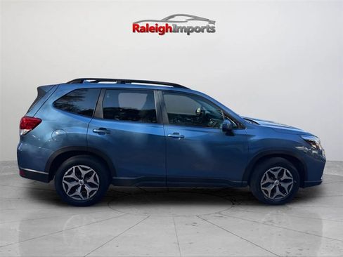 Used 2019 Subaru Forester Premium AWD/4WD image 6