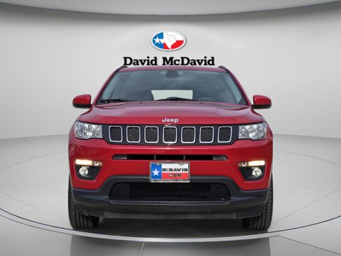 Used 2017 Jeep Compass Latitude w/ Popular Equipment Group FWD image 8