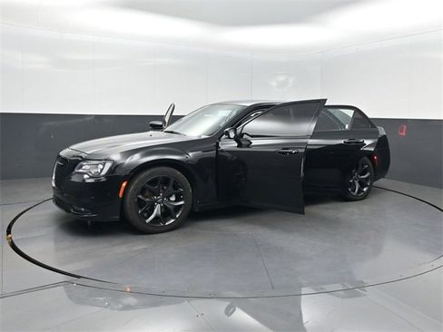 Used 2022 Chrysler 300 S image 38