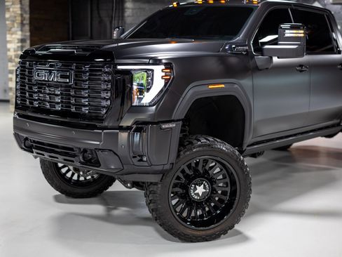 Used 2026 GMC Sierra 3500 Denali Ultimate AWD/4WD image 4