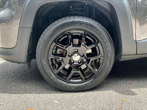 Used 2019 Jeep Renegade Latitude w/ Cold Weather Group AWD/4WD image 34