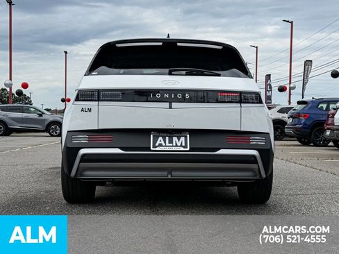 Used 2025 Hyundai Ioniq 5 SE RWD image 5