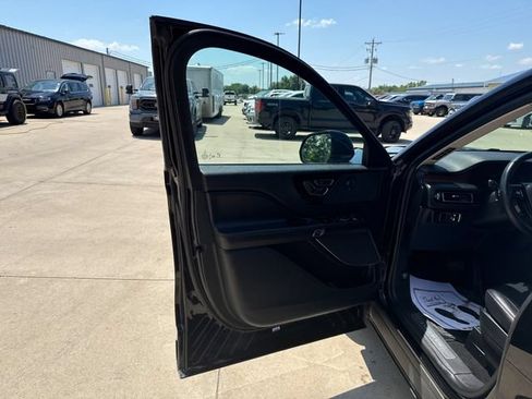 Used 2023 Lincoln Aviator Reserve w/ Elements Package Plus AWD/4WD image 21