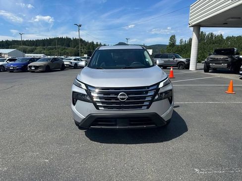 Used 2024 Nissan Rogue SV AWD/4WD image 7