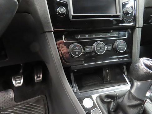 Used 2016 Volkswagen Golf R 4-Door image 44