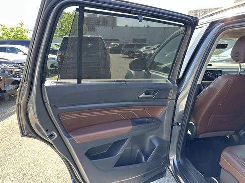 Used 2022 Volkswagen Atlas SE w/ Black Wheel Package FWD image 18