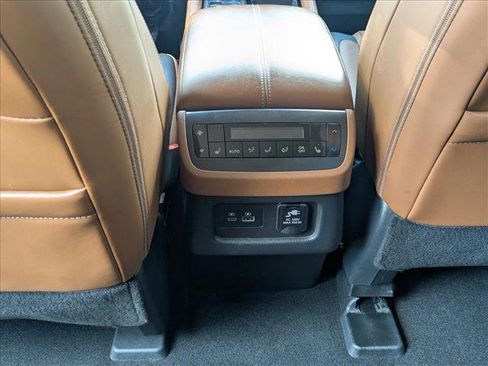 Used 2023 Nissan Pathfinder Platinum w/ Cargo Package AWD/4WD image 18