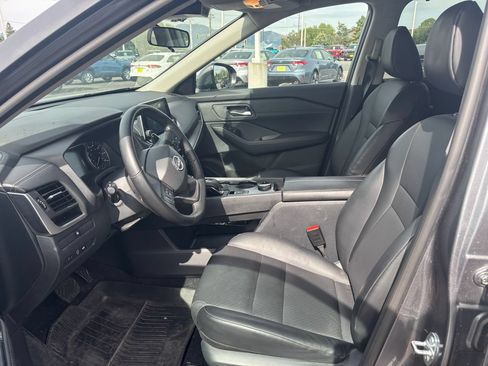 Used 2025 Nissan Rogue SV w/ SV Premium Package AWD/4WD image 4
