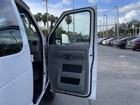 Used 2013 Ford E-350 and Econoline 350 XLT image 30