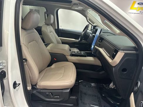 Used 2023 Ford Expedition Limited AWD/4WD image 9