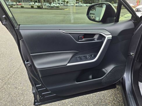Used 2022 Toyota RAV4 LE image 20