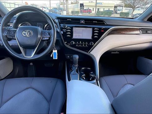 Used 2018 Toyota Camry L image 16