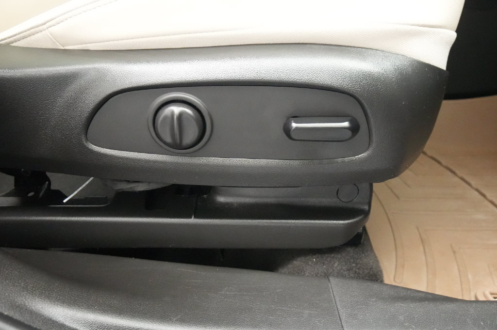 Used 2020 Buick Encore GX Essence w/ Experience Buick Package AWD/4WD image 31