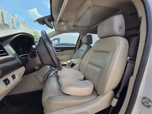 Used 2018 GMC Acadia Denali w/ Technology Package AWD/4WD image 5