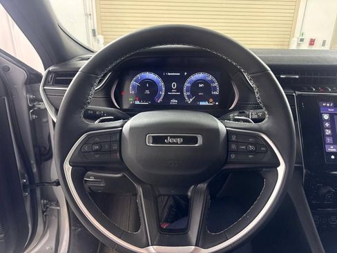 Used 2025 Jeep Grand Cherokee Laredo X w/ Luxury Tech Group I RWD image 32