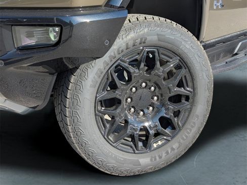 New 2026 GMC Hummer EV 4x4 Crew Cab image 2