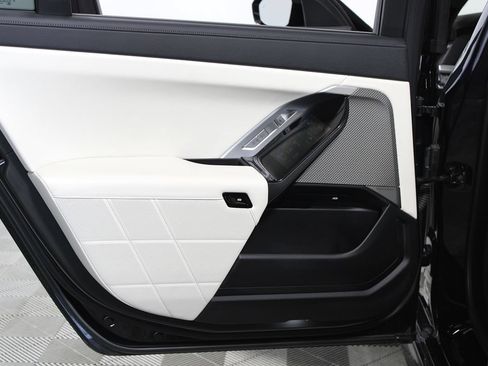 Used 2023 BMW i7 xDrive60 AWD/4WD image 33