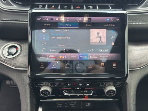 Used 2021 Jeep Grand Cherokee L Overland w/ Luxury Tech Group IV image 11