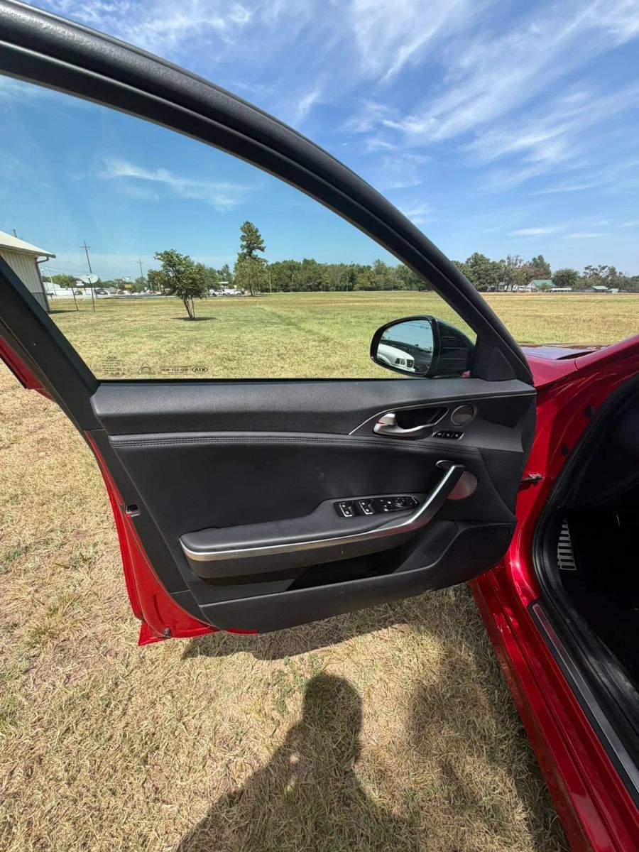 Used 2019 Kia Stinger GT1 AWD/4WD image 8