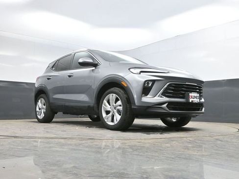 Used 2025 Buick Encore GX Preferred AWD/4WD image 44