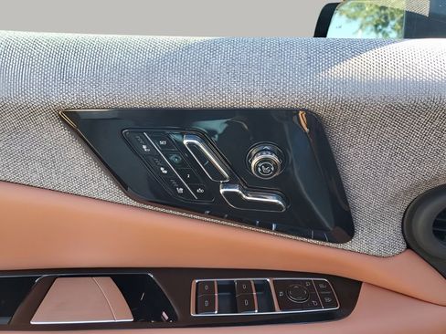 New 2026 Cadillac Optiq Luxury 2 image 27