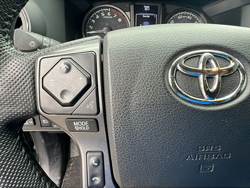 Used 2022 Toyota Tacoma TRD Sport image 27