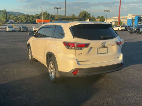 Used 2015 Toyota Highlander XLE AWD/4WD image 9