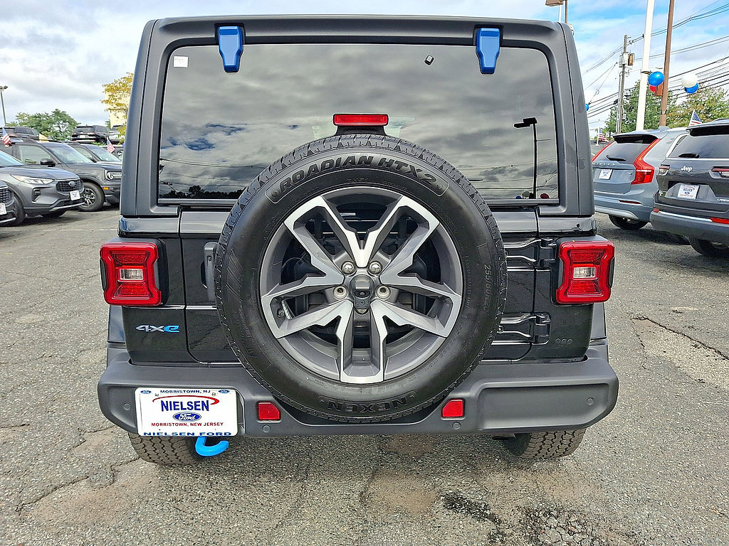 Used 2024 Jeep Wrangler Unlimited w/ Convenience Group AWD/4WD image 7