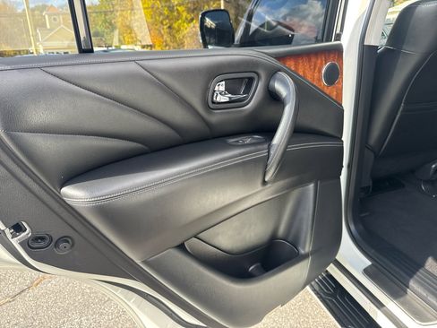 Used 2015 INFINITI QX80 4WD w/ Deluxe Technology Package image 31