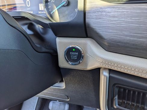 Used 2024 Ford Expedition Limited image 33