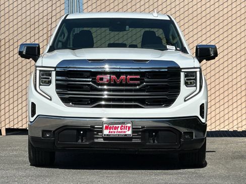 Certified 2025 GMC Sierra 1500 SLT RWD image 9
