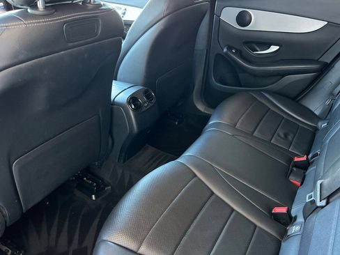 Used 2019 Mercedes-Benz GLC 300 4MATIC image 4
