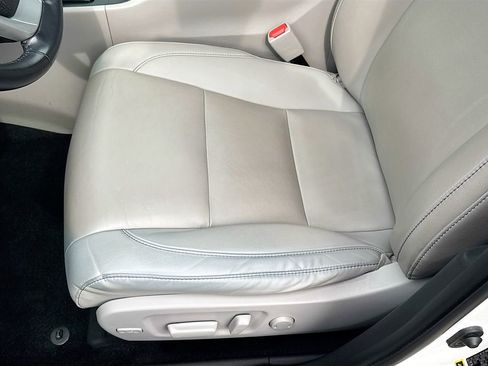 Used 2019 Toyota Highlander XLE image 16