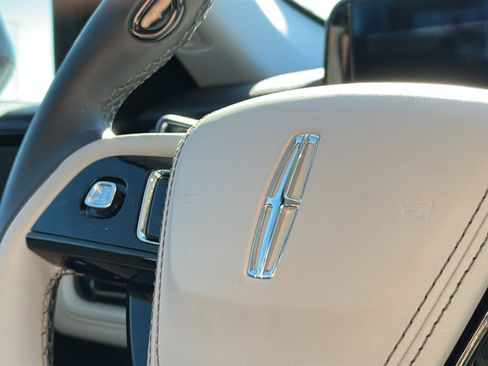 Used 2025 Lincoln Aviator 2WD image 32