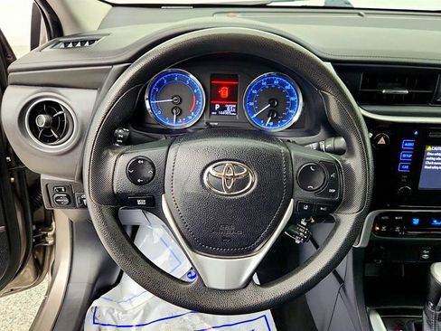 Used 2017 Toyota Corolla LE w/ Carpet Mat Package (TMS) FWD image 13