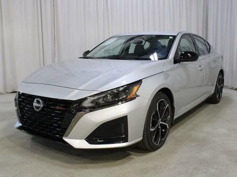 Used 2025 Nissan Altima 2.5 SR FWD image 34