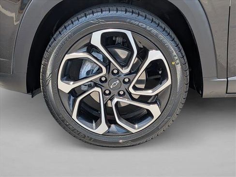 Used 2024 Chevrolet Trax RS w/ Driver Confidence Package FWD image 22