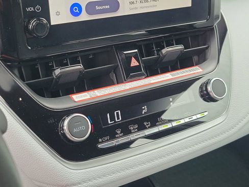 Used 2025 Toyota Corolla SE image 26