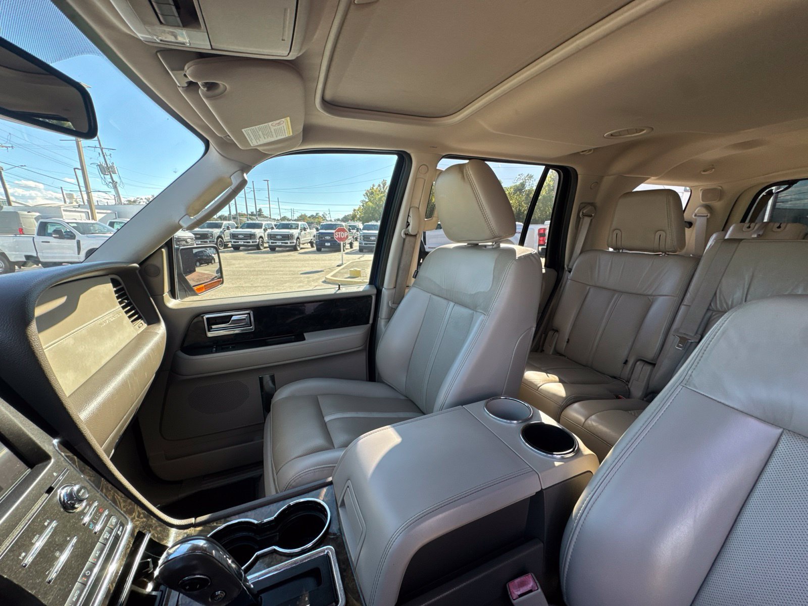 Used 2017 Lincoln Navigator Select RWD image 13