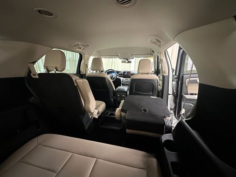 Used 2020 Ford Explorer XLT w/ Equipment Group 202A image 21