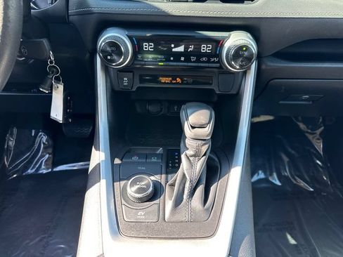 Certified 2022 Toyota RAV4 LE AWD/4WD image 28