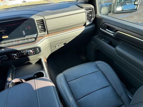 Used 2024 GMC Sierra 2500 SLT w/ SLT Premium Package image 15