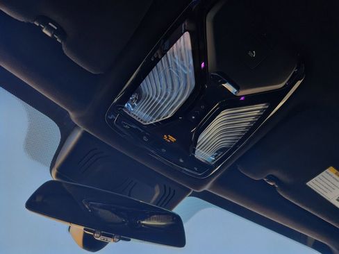 Used 2022 BMW X7 M50i w/ Dynamic Handling Package image 24