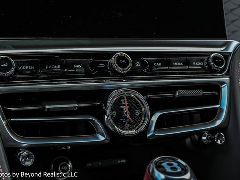 New 2025 Bentley Flying Spur Plug-In Hybrid image 48