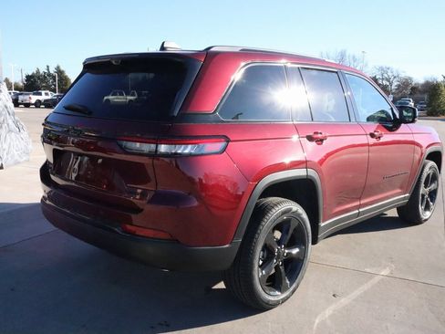 New 2025 Jeep Grand Cherokee Limited w/ Luxury Tech Group II image 22