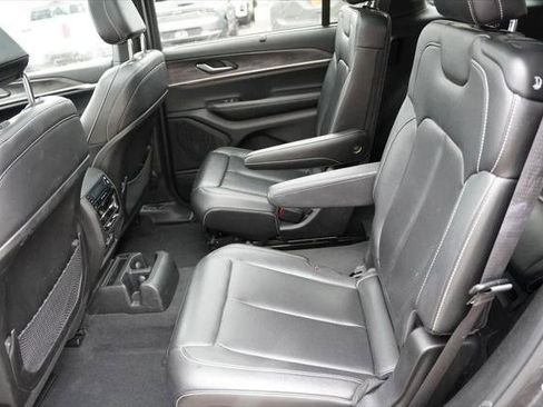 Certified 2024 Jeep Grand Cherokee L Limited w/ Luxury Tech Group II AWD/4WD image 17