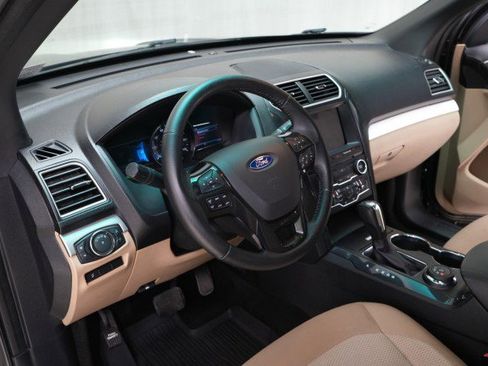 Used 2017 Ford Explorer XLT w/ Equipment Group 201A image 38
