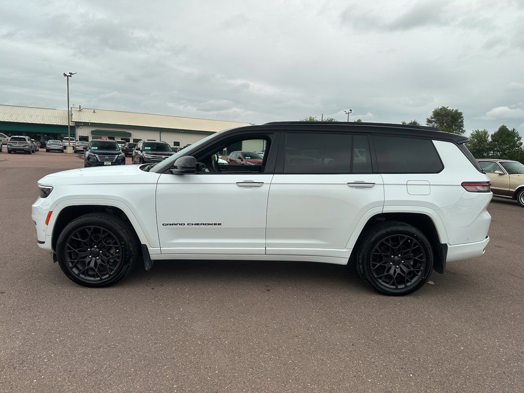 Used 2023 Jeep Grand Cherokee L Summit w/ High Altitude Package AWD/4WD image 37