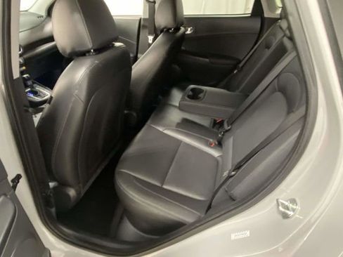 Used 2022 Hyundai Kona Limited image 8