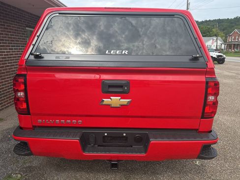 Used 2017 Chevrolet Silverado 1500 Custom w/ Custom Convenience Package AWD/4WD image 3